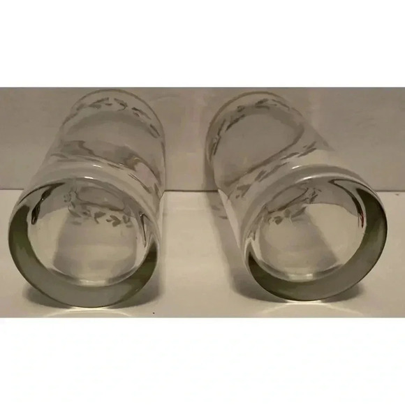 Lenox Holly & Berry Holiday Tall Glass Gold Trim Set Of 2 6.25”H x 2 7/8”W - Picture 4 of 8